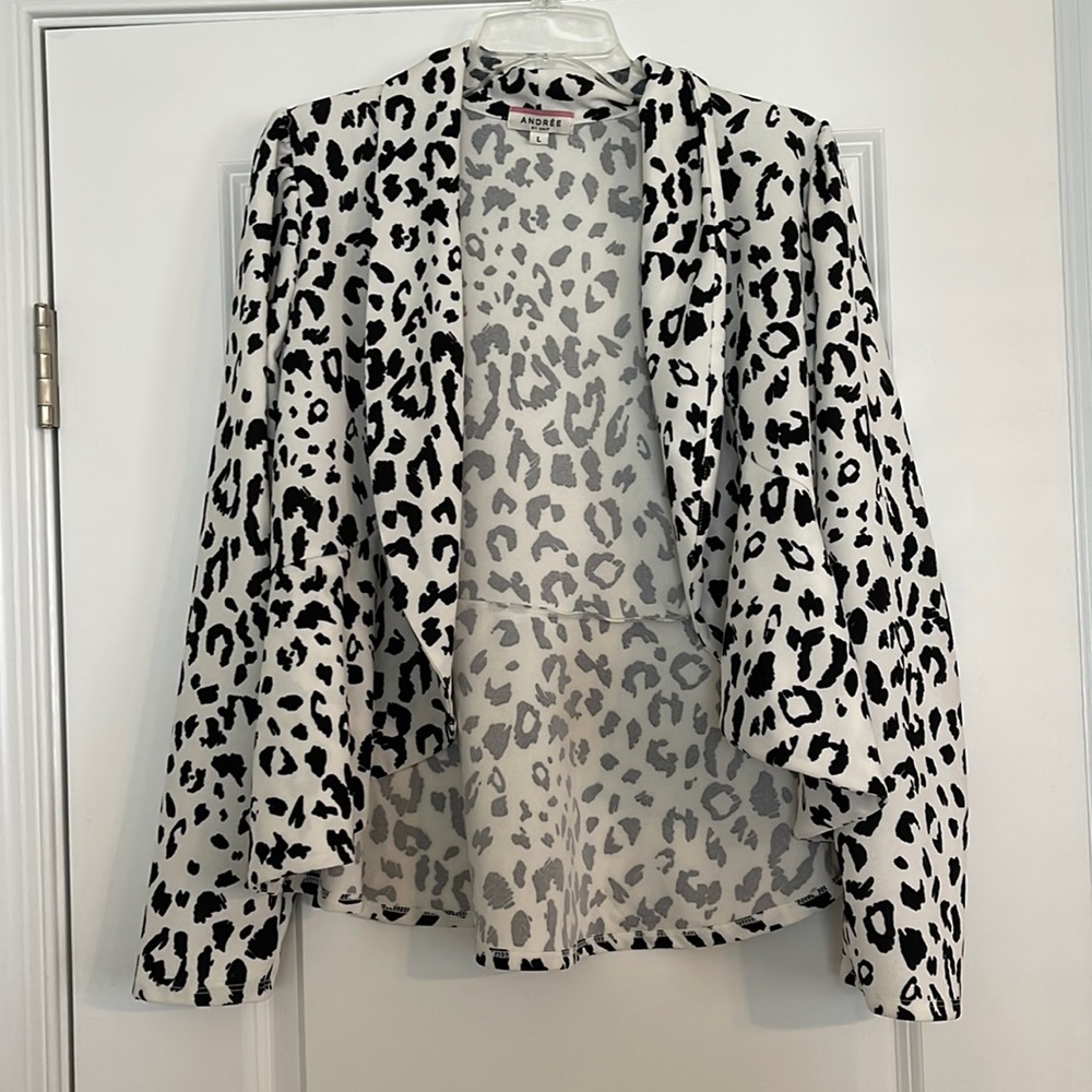 Andree size large blazer. NWOT
